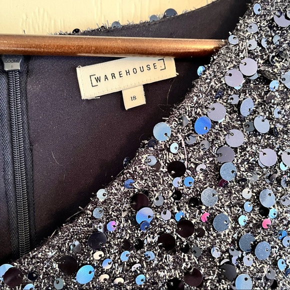 Sparkly, sequinned dress perfect for holiday parties. - Picture 3 of 4